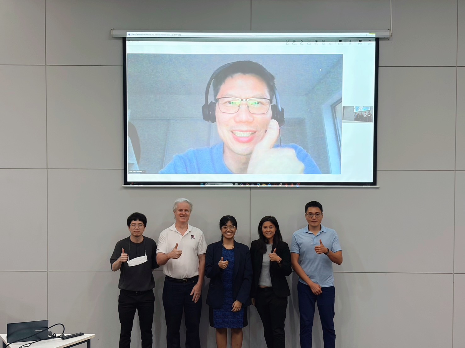 Congratulations to our new doctorate (Ms. Narasiri Maineawklang)